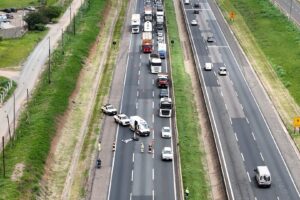 Grave acidente na Anhanguera deixa motociclista morto, em Limeira 