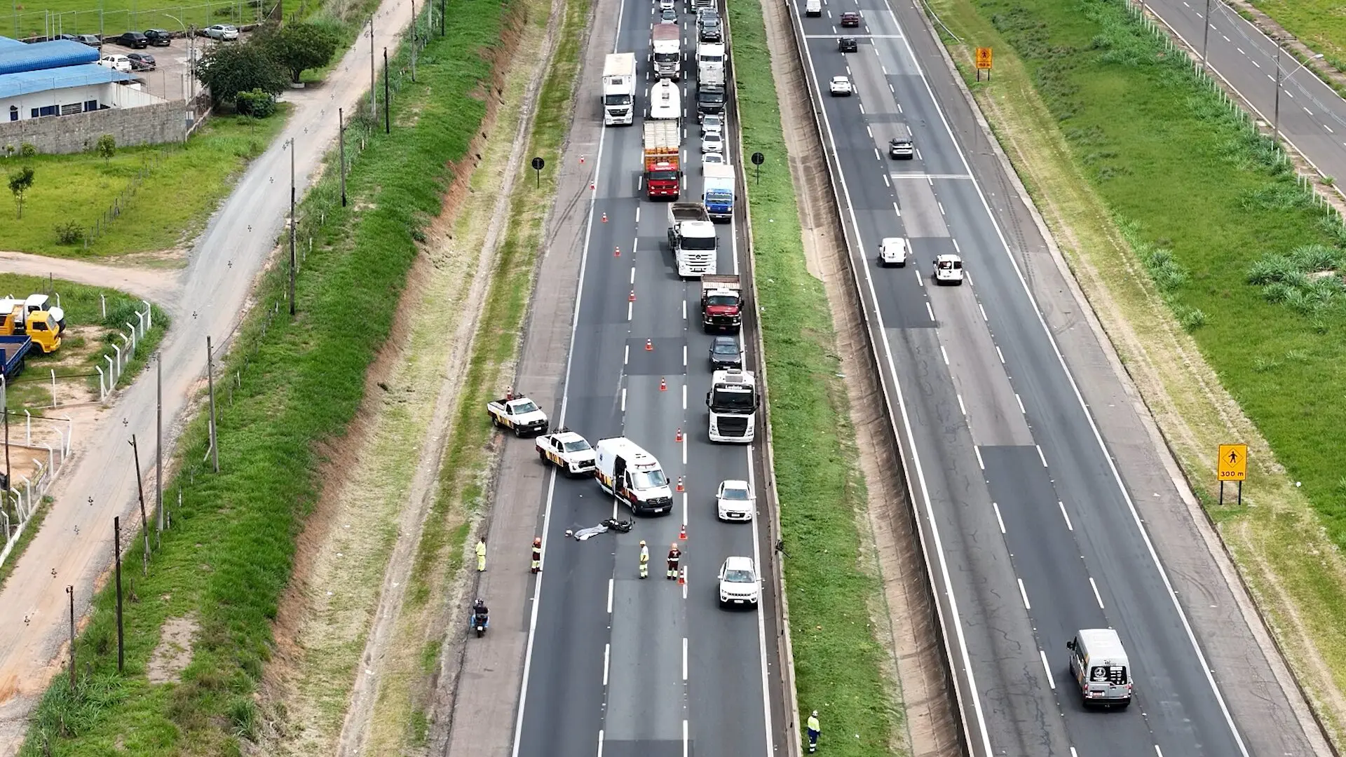 Grave acidente na Anhanguera deixa motociclista morto, em Limeira