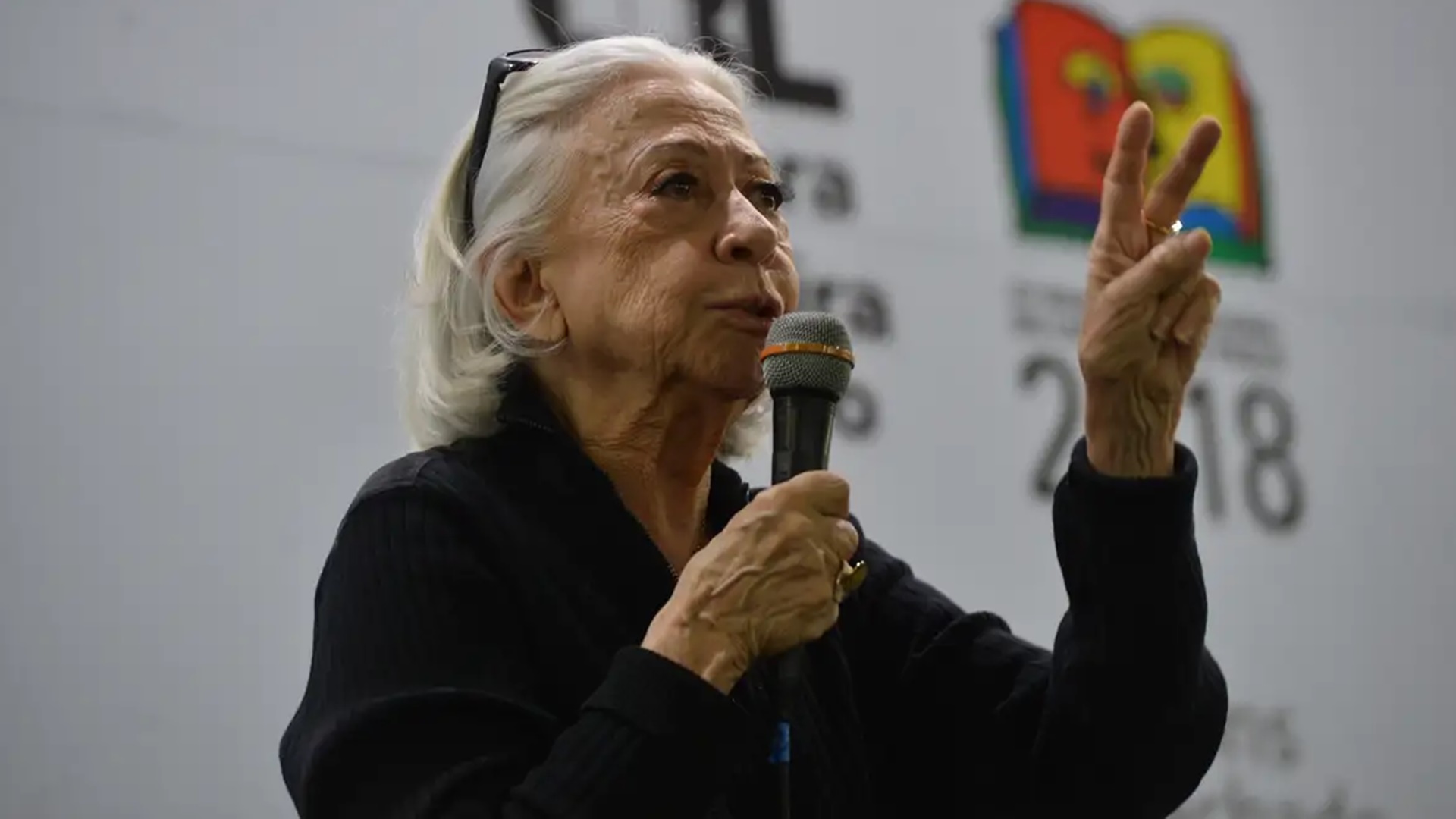 Guinness premia Fernanda Montenegro por recorde de público em leitura