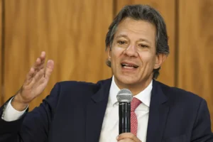 Haddad anuncia isenção de IR para quem ganha até R$ 5 mil