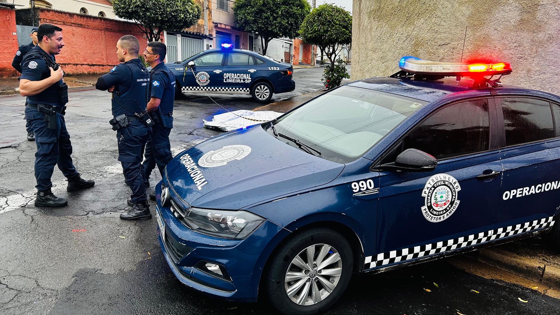 Homem é encontrado morto caído na calçada no Nova Suíça, em Limeira