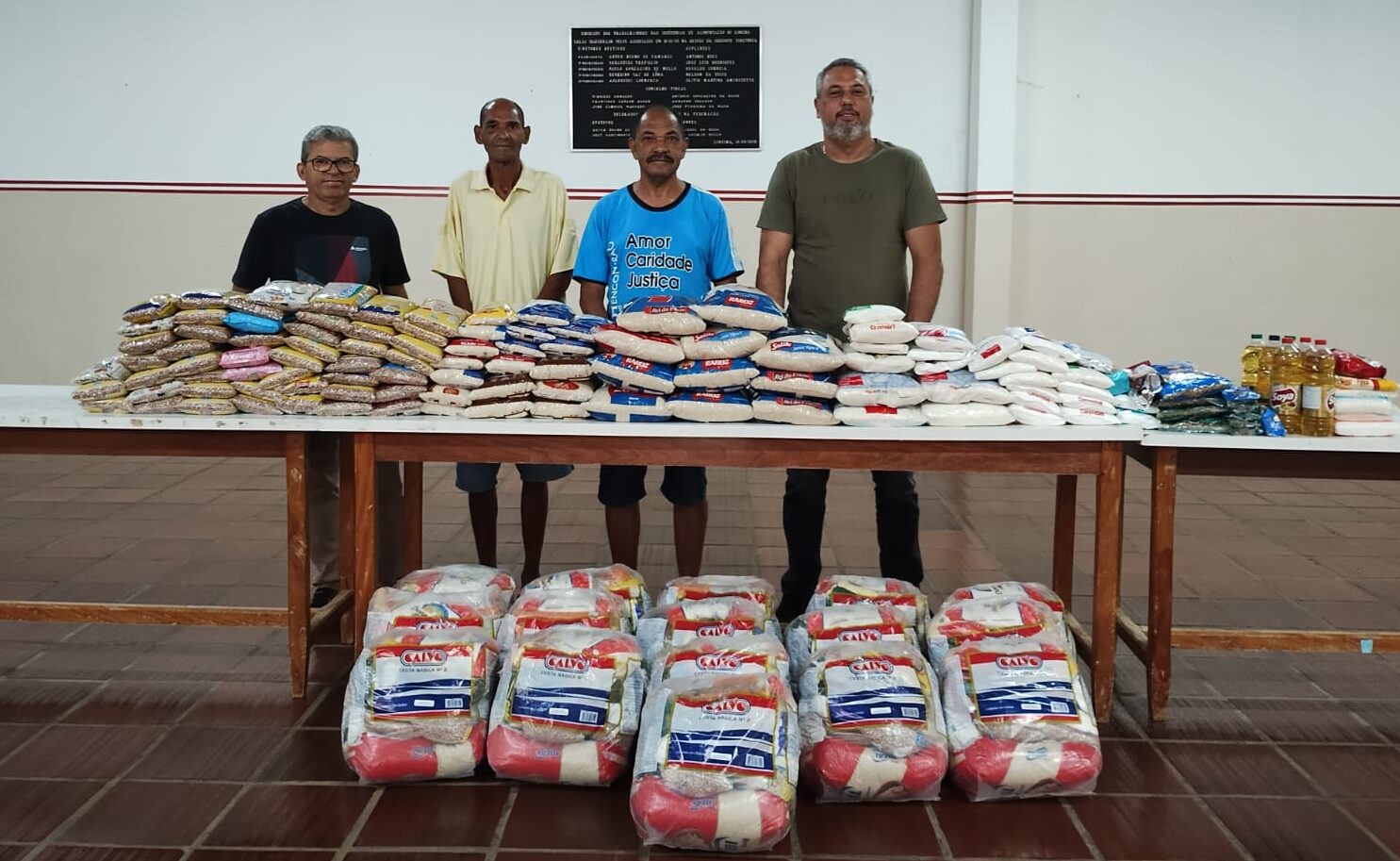 STIAL entrega alimentos arrecadados no Campeonato de Futebol da entidade