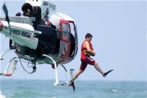 Águia em ação Resgate salva quatro crianças de afogamento em Ubatuba