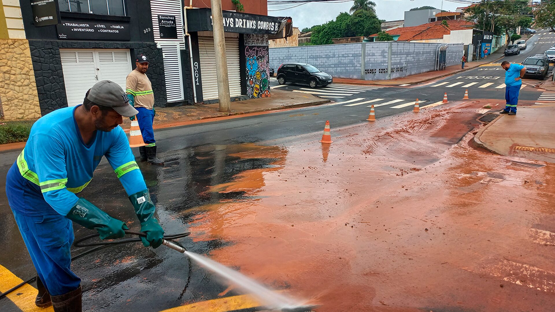 Após chuva forte, equipes da prefeitura atuam para reverter estragos em Limeira