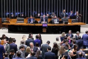 Câmara rejeita mudanças do Senado e aprova reforma tributária