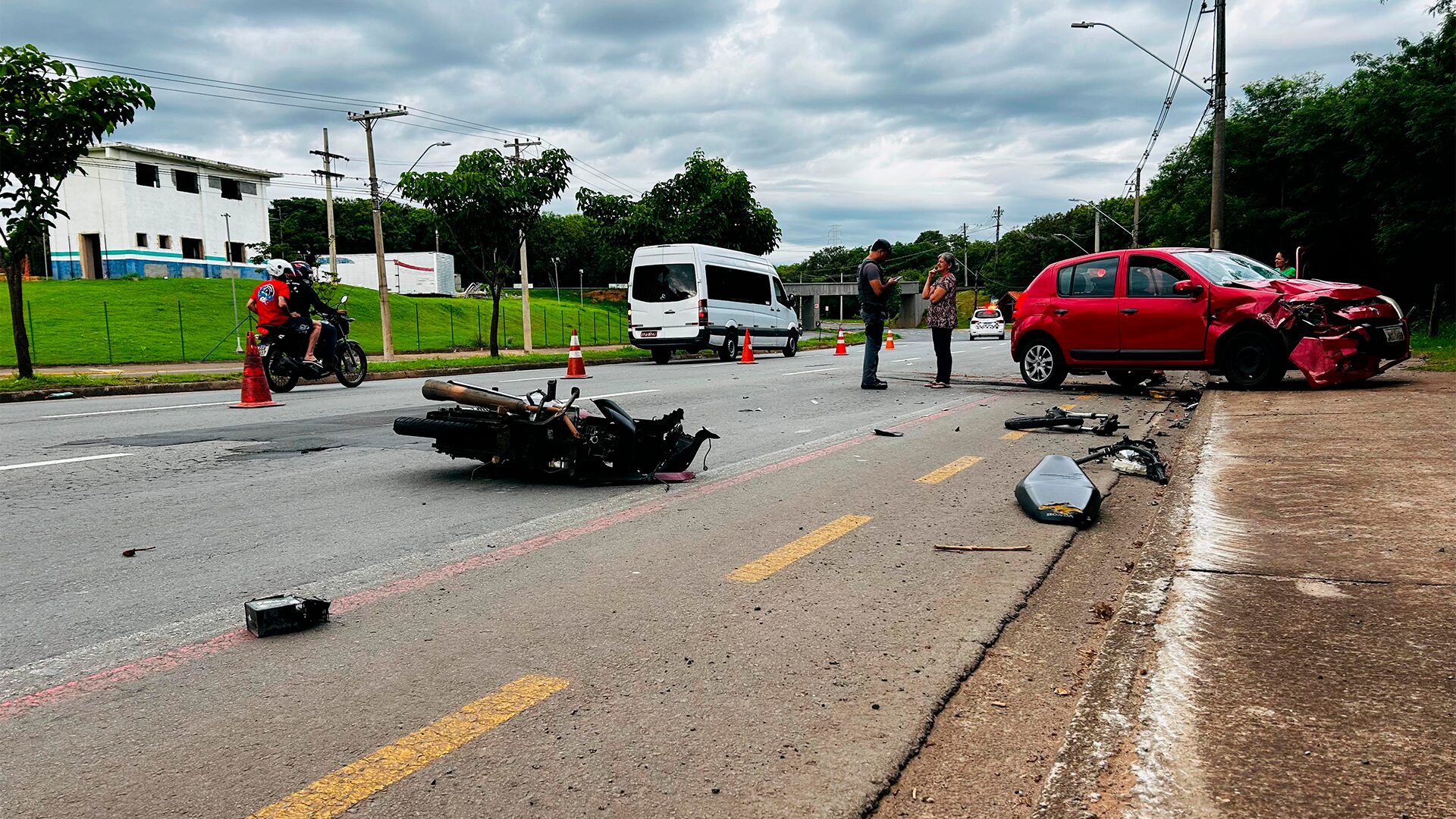 Colisão frontal deixa motociclista em estado grave no Anel Viário, em Limeira