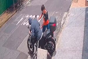 Dupla furta moto estacionada na Vila São Luiz em Limeira