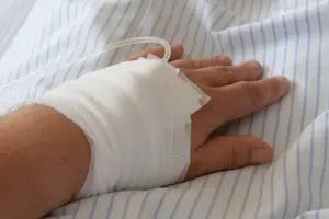 Explosão em empresa de Limeira arranca tampa da cabeça de trabalhador