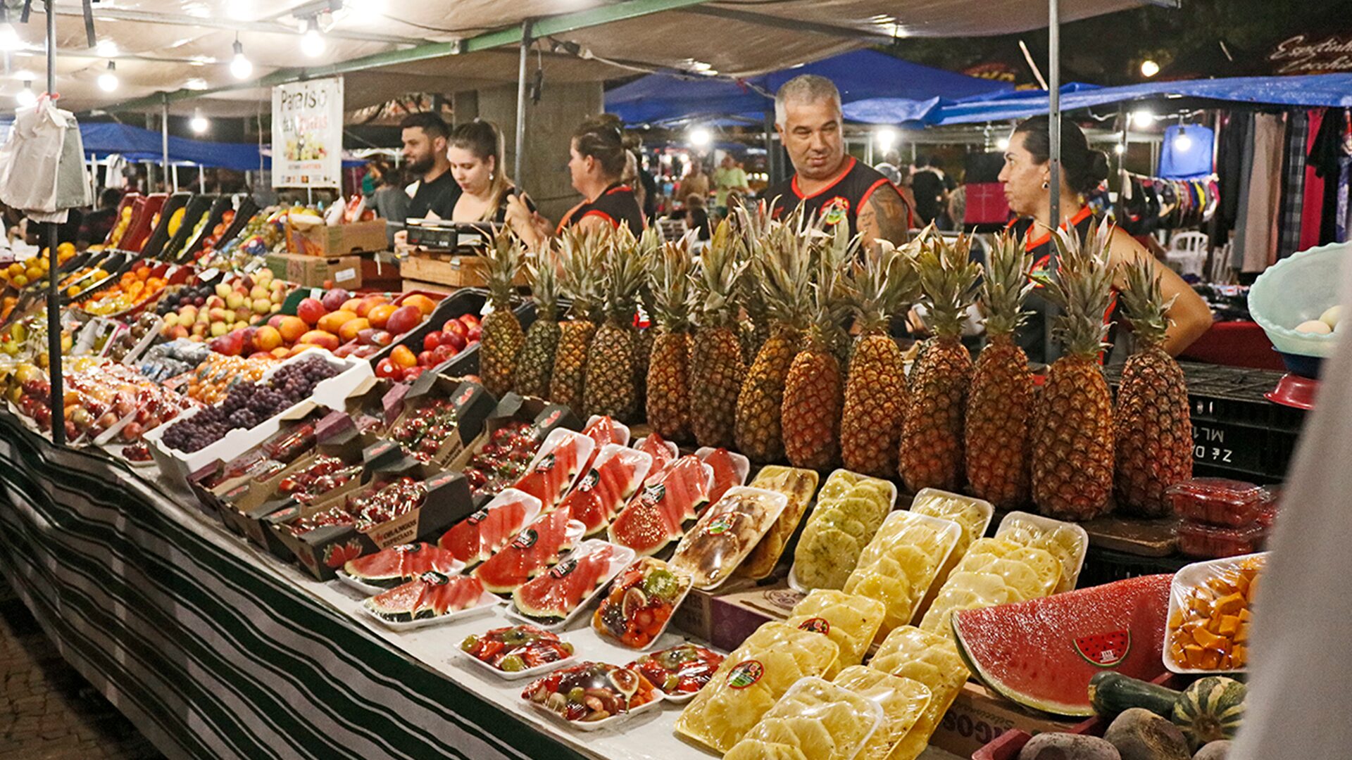 Feira Livre Noturna reúne diversidade de sabores em dezembro