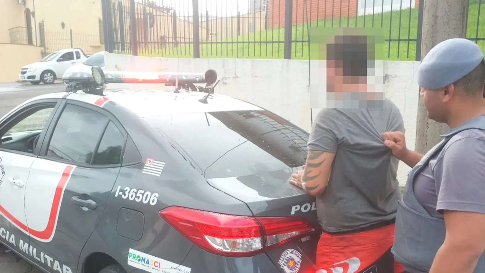 Homem tenta invadir casa da mãe ciente de medida protetiva