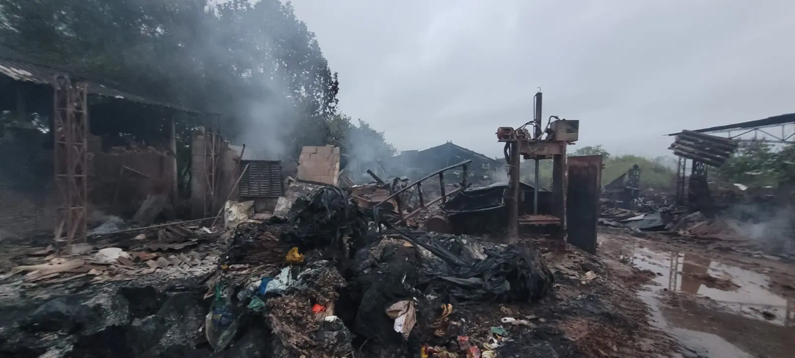 Incêndio em depósito de sucatas é controlado em Cordeirópolis