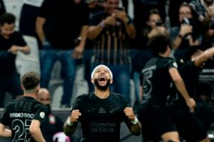 Memphis brilha e Corinthians vence para ficar perto da Pré-Libertadores