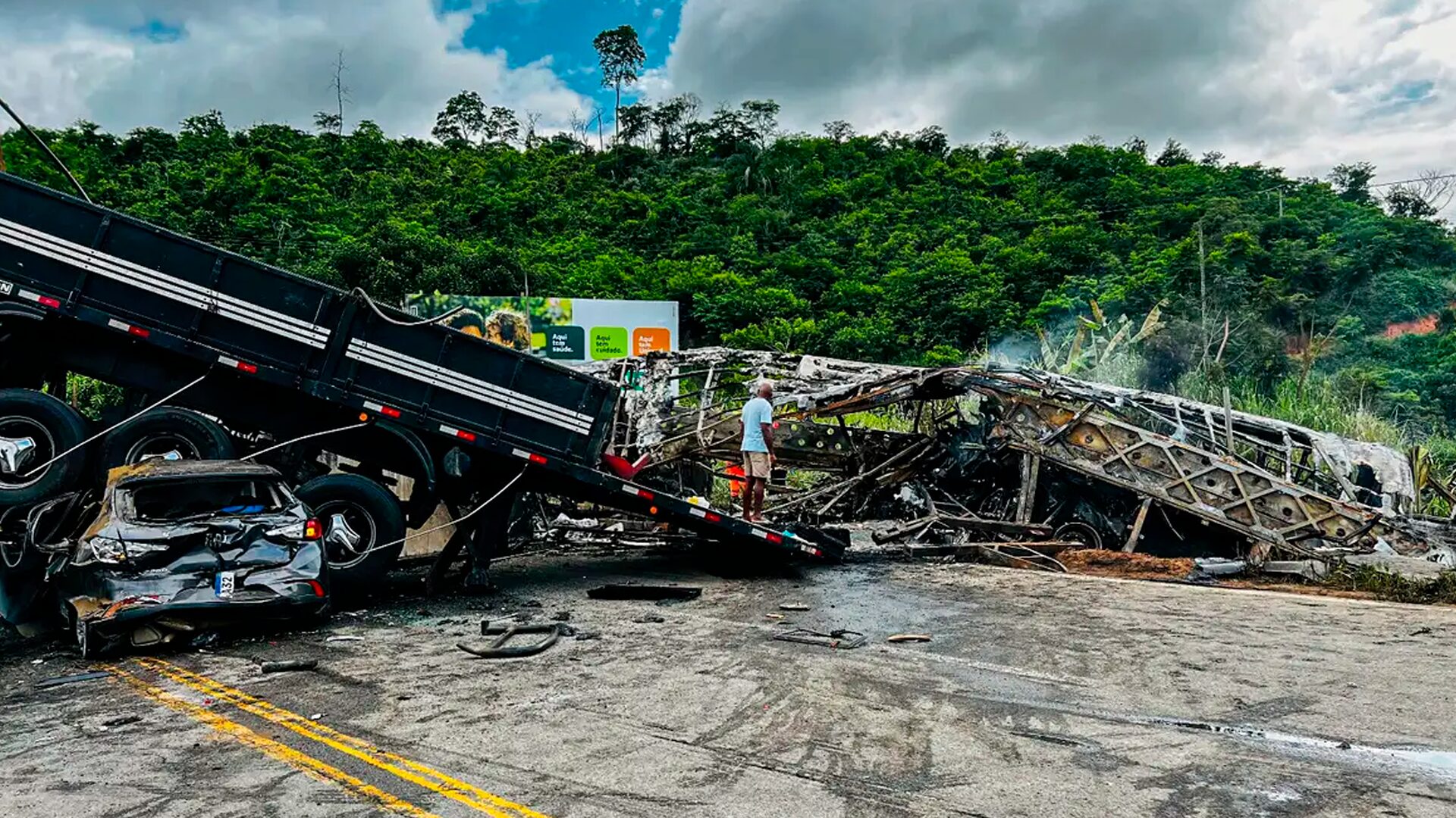 Motorista de carreta envolvida em acidente se apresenta à polícia