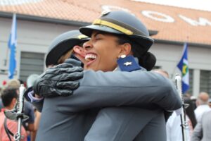 Policial conclui curso de oficial após 4 anos longe da família Maior sonho da vida