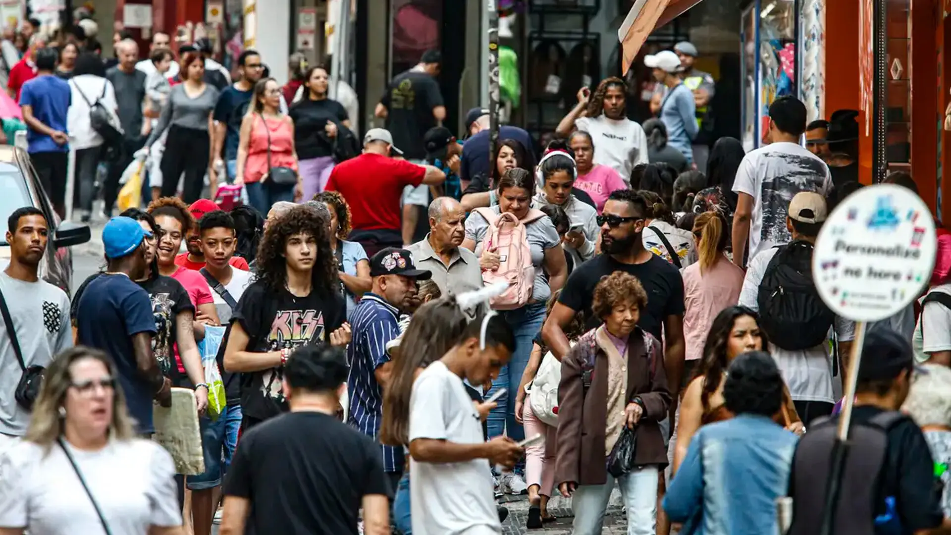 Serasa mais de 73 milhões de pessoas estavam endividadas no país