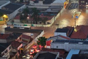 Tempestade atinge Limeira e causa diversos alagamentos