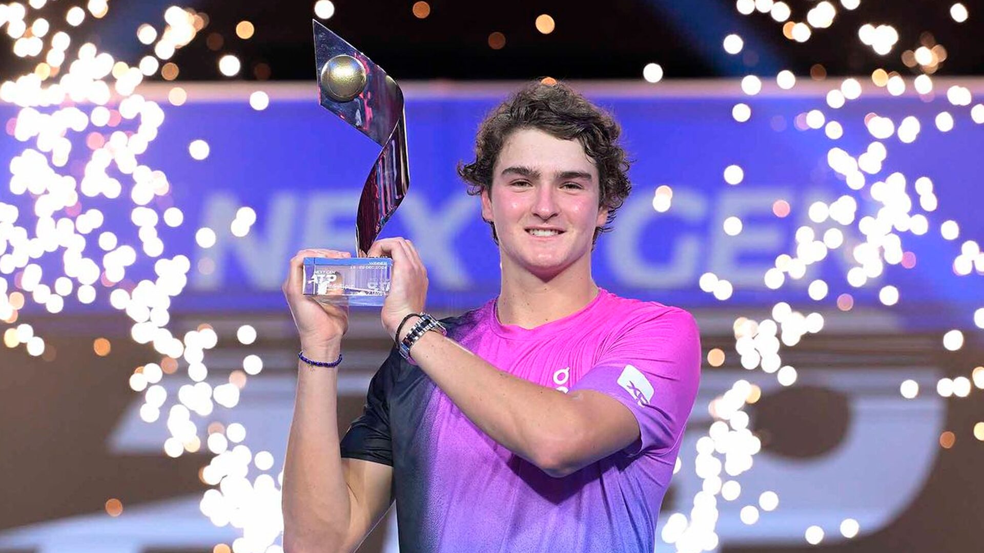 Tênis: João Fonseca conquista o título do Next Gen ATP Finals