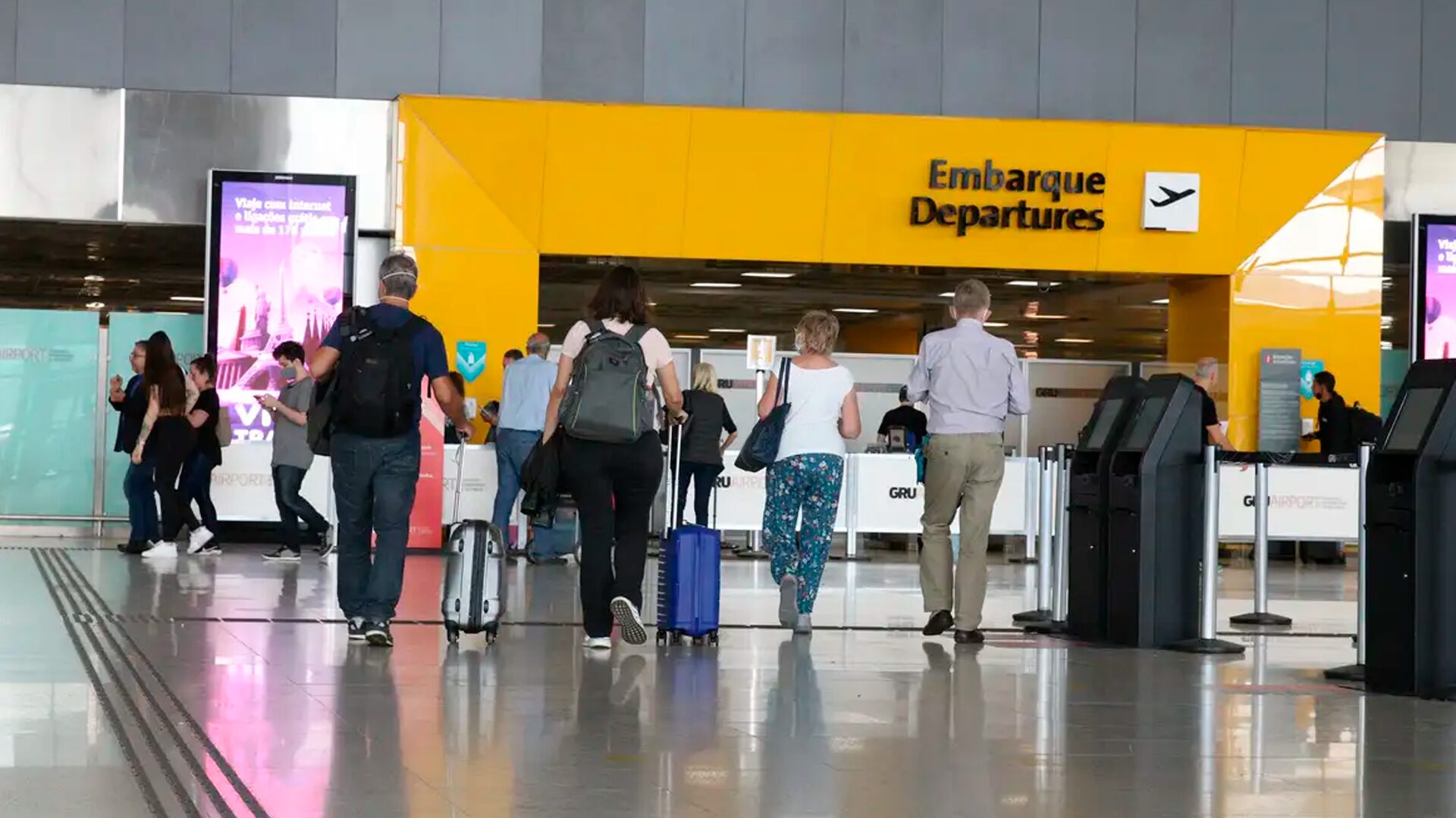 Vinte mil aposentados já compraram passagens pelo Programa Voa Brasil