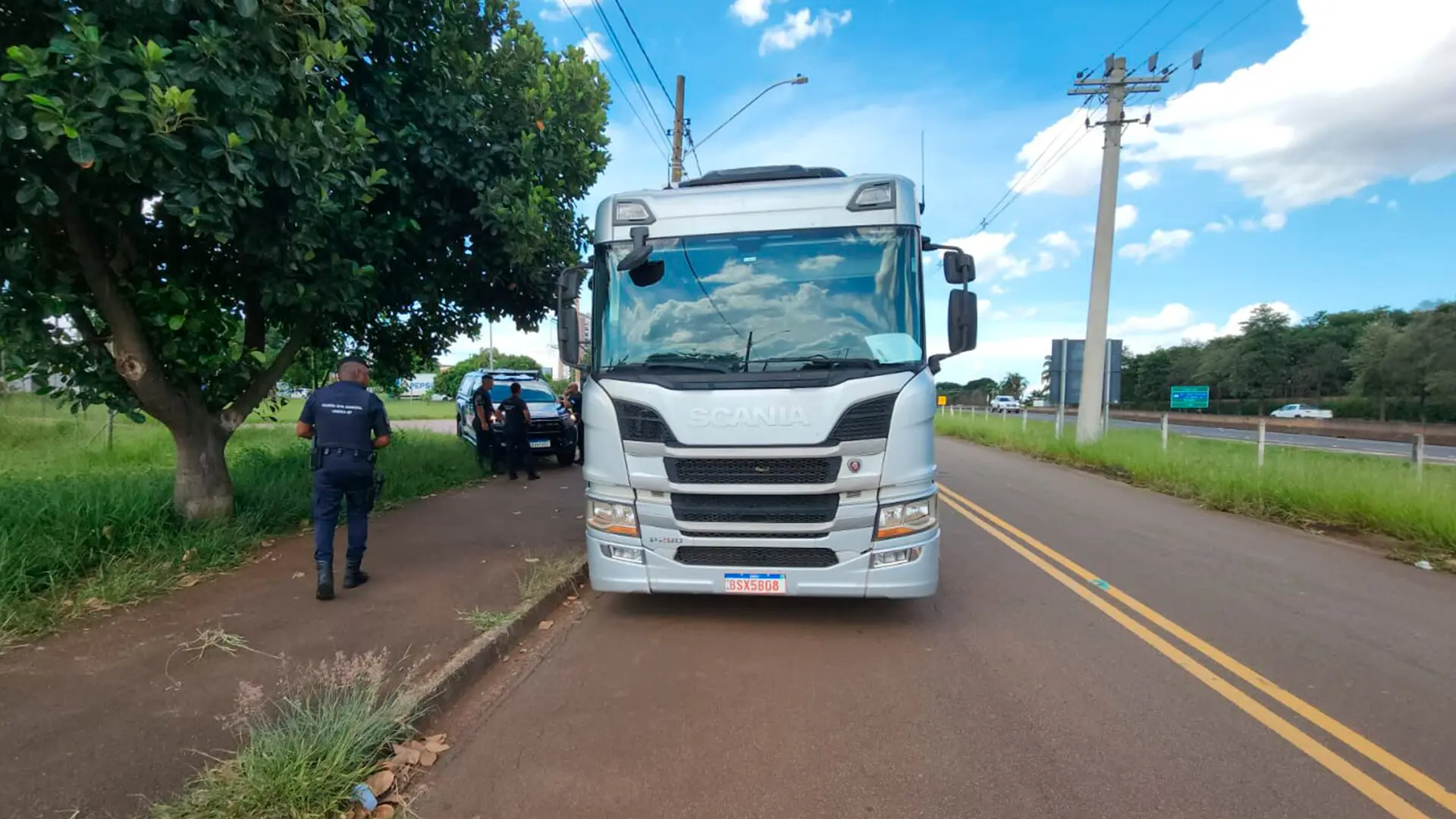 Caminhão roubado em São Paulo é localizado pela GCM de Limeira