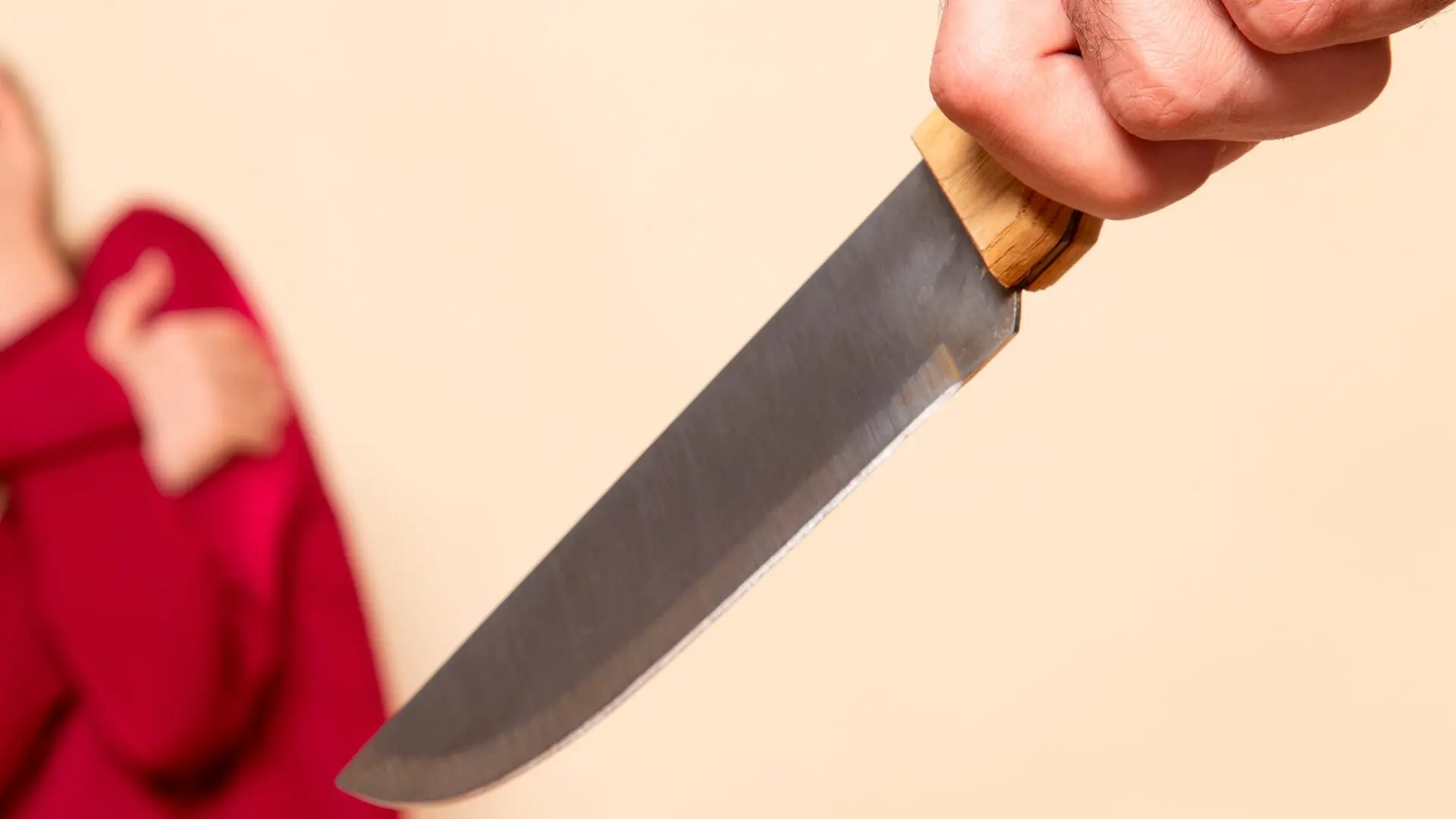 Homem é preso após dar tapa no rosto da mãe e ameaçá-la com faca
