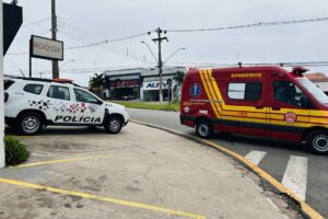 Motociclista fica ferida após queda na Av. Laranjeiras, em Limeira