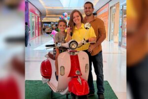 Limeira Shopping entrega moto elétrica a sorteada em promoção