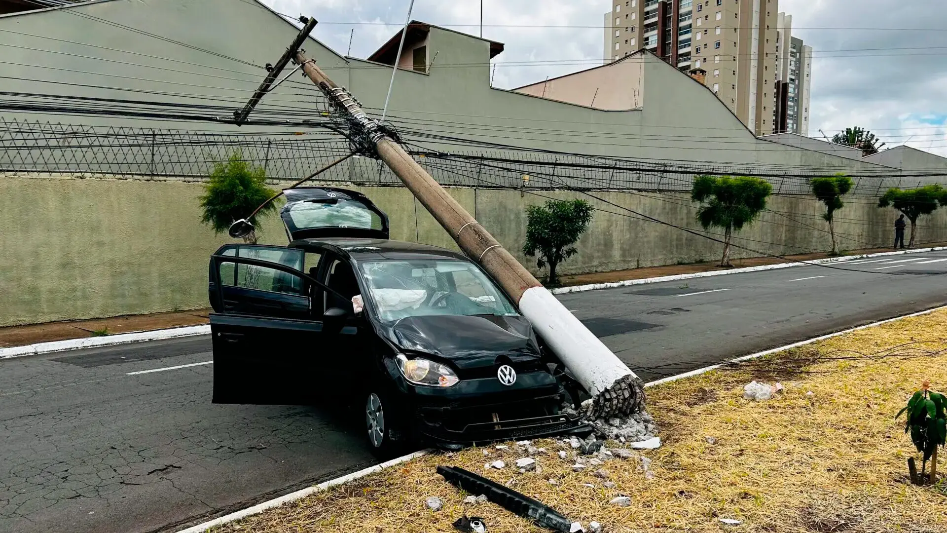 Limeira lidera colisões contra postes em cidades atendidas pela Elektro