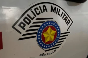 Mulher tem carro roubado e PM localiza veículo horas depois