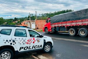 PM recupera caminhão roubado em Americana no Luiz Regitano, em Limeira