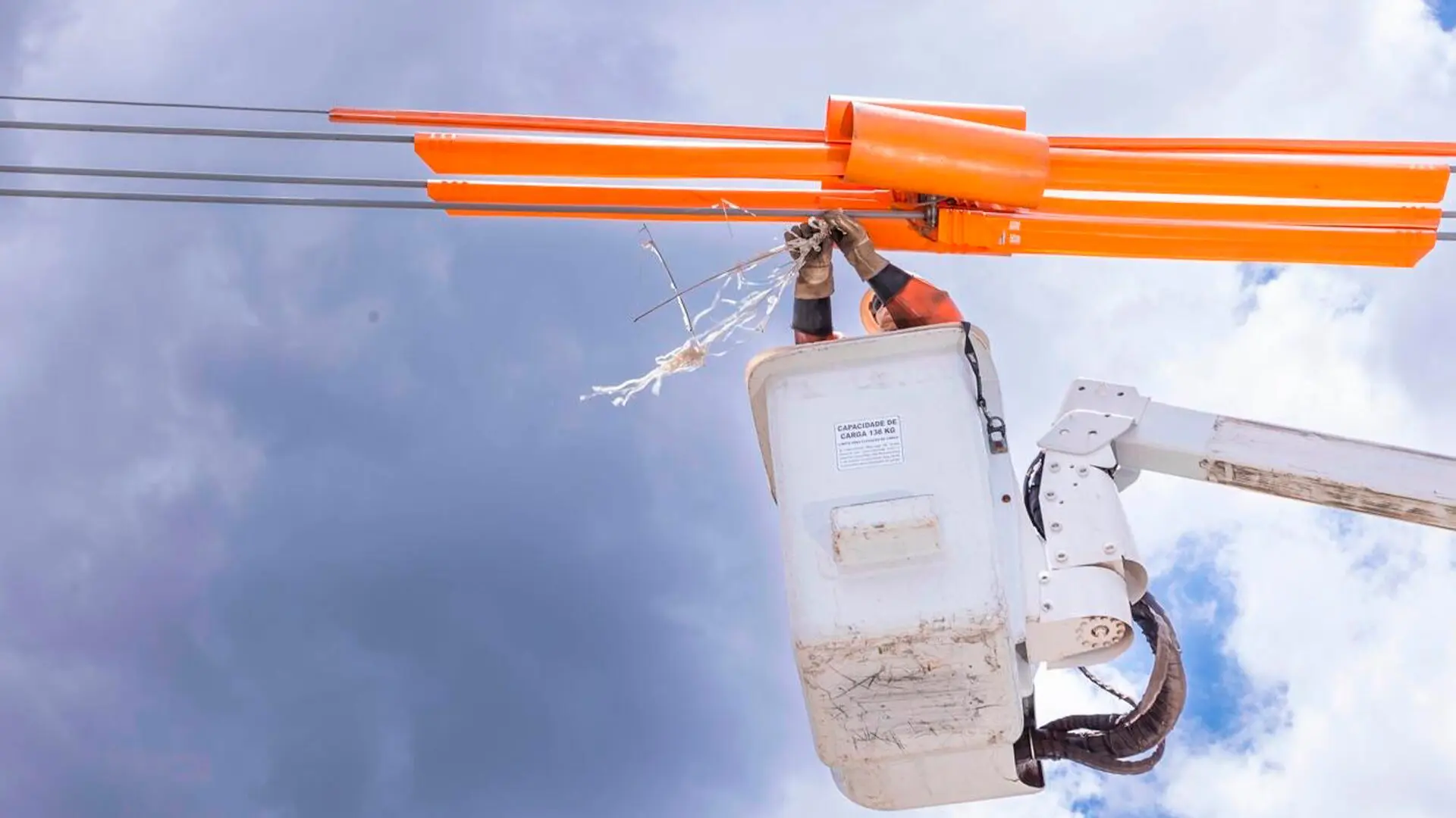 Pipas na rede elétrica prejudicaram 34 mil clientes em Limeira