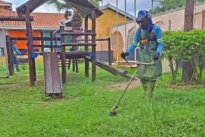 Prefeitura de Limeira intensifica serviços de capinação e poda de árvores nas escolas municipais