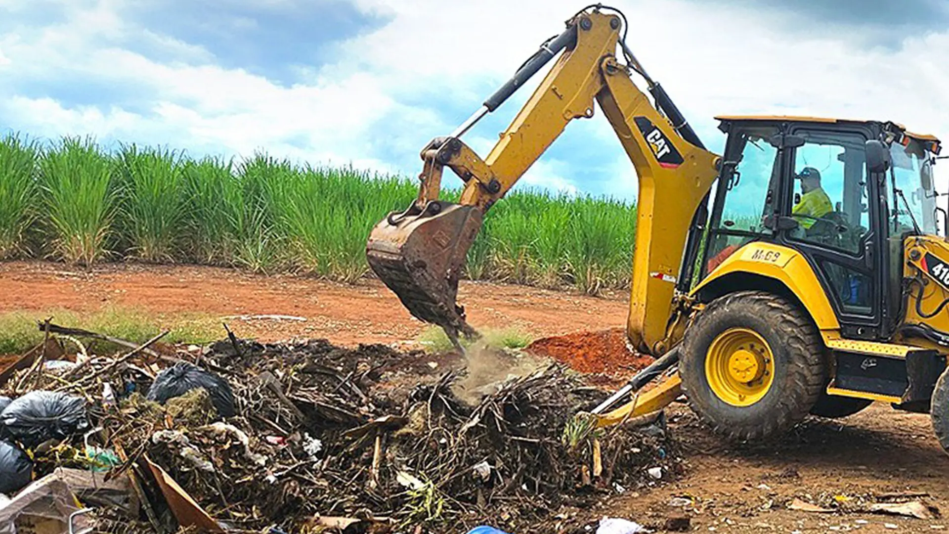 Prefeitura de Limeira realiza limpeza em pontos de descarte de lixo doméstico