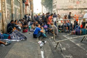 Prefeitura de São Paulo constrói muro na Cracolândia