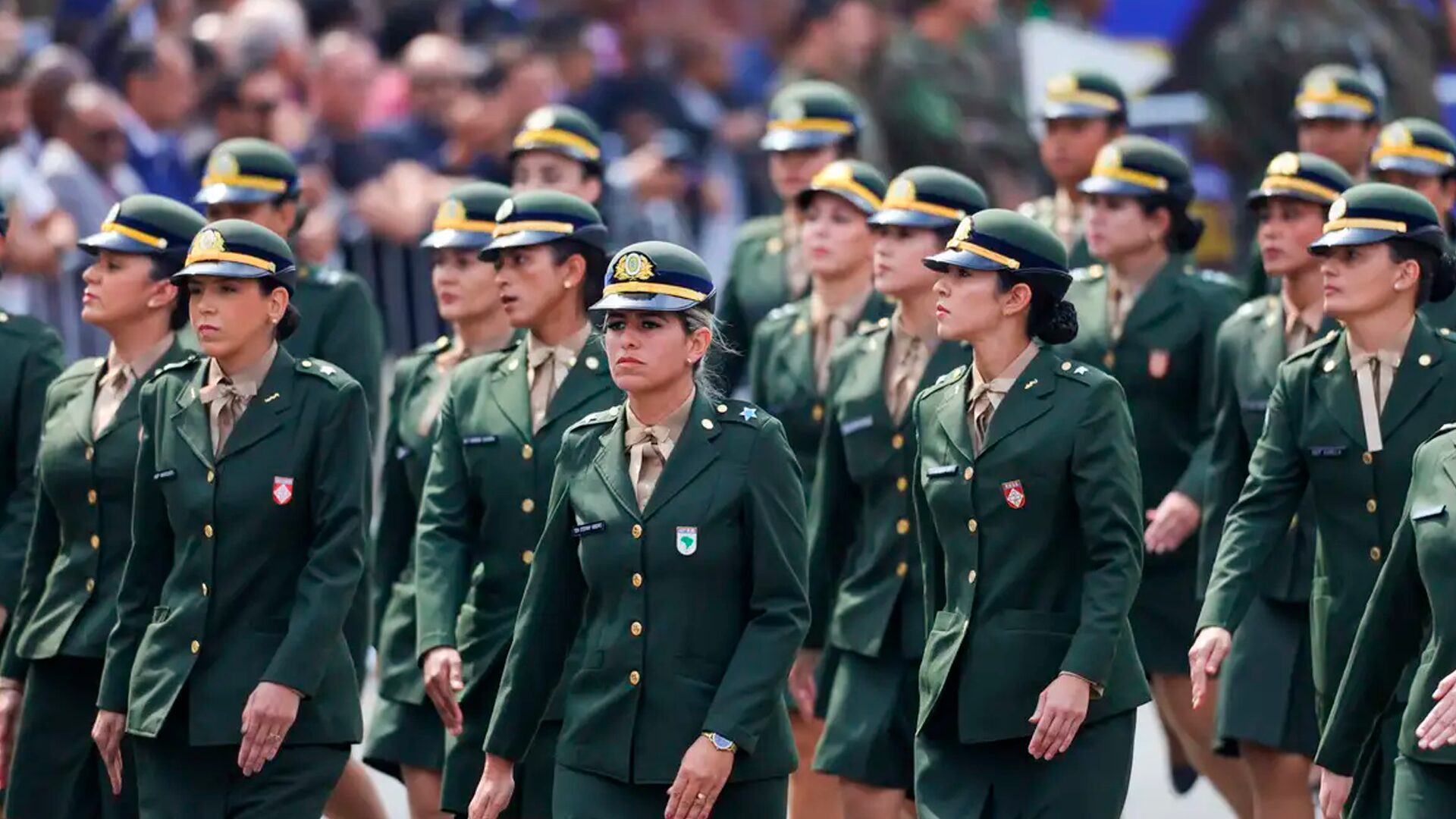 Sete mil mulheres se alistam no serviço militar em 2 dias