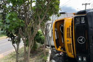 Três ficam feridos após tombamento em Cordeirópolis