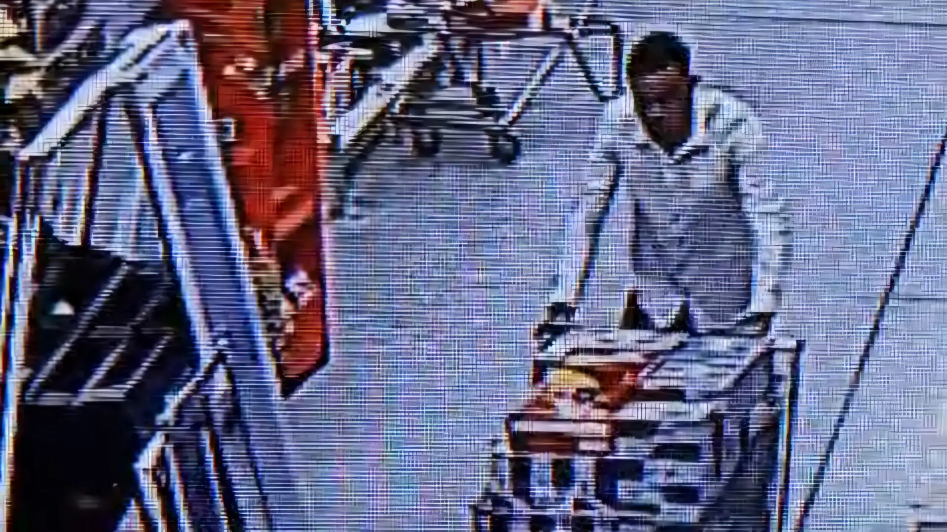 Quadrilha furta caixas de energético em atacadista de Limeira e derruba portão na fuga