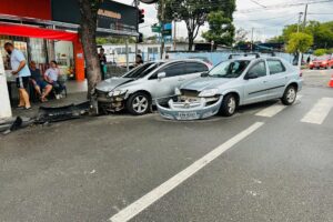 Idosos ficam feridos após acidente na Av. Laranjeiras, em Limeira