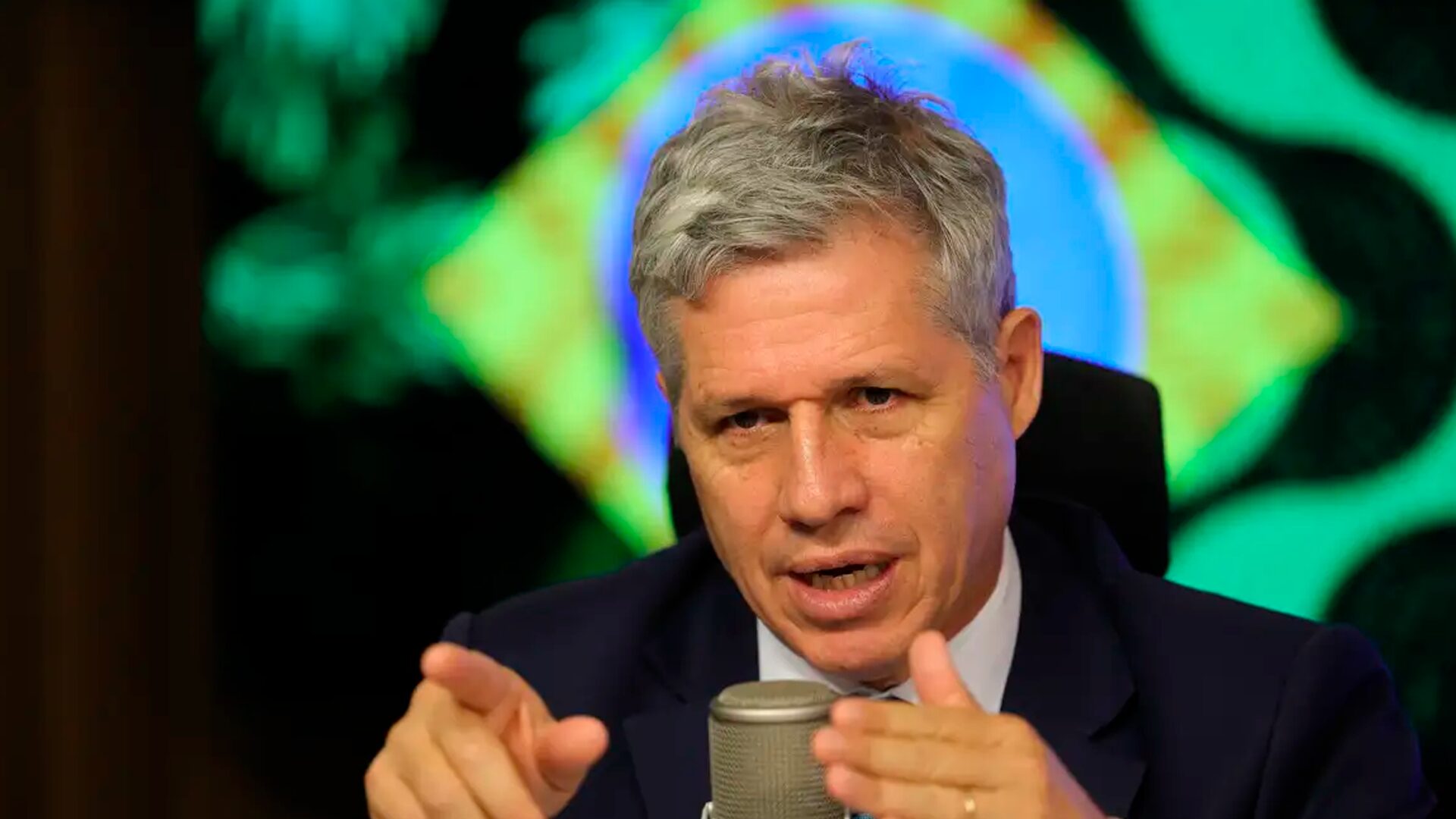 Alimentos estão mais baratos, mas preços devem cair mais, diz ministro