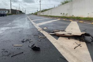 Atenção motorista tampa de bueiro solta gera preocupação no Jd. Primavera