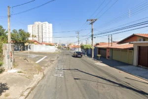 Bandidos empurram criança e roubam carro na Vila Camargo, em Limeira