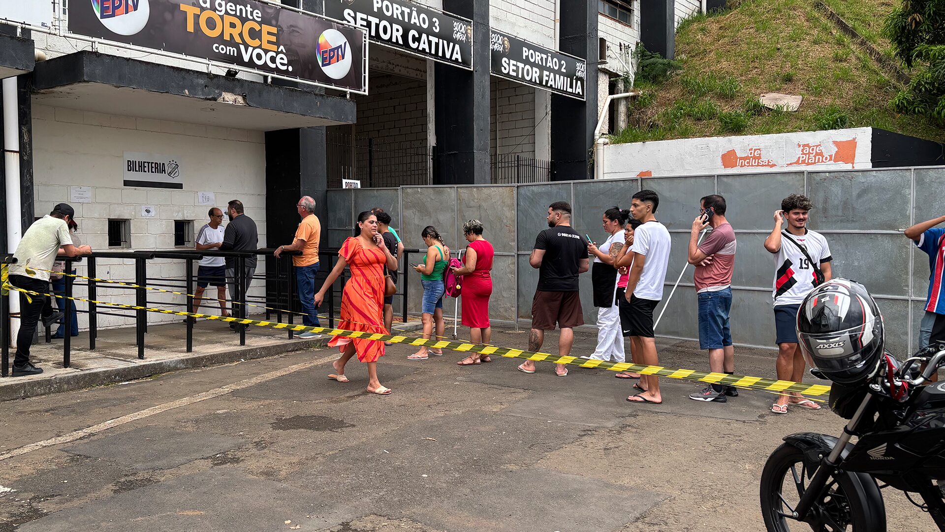 Com expectativa por Neymar, torcedores buscam ingressos para Inter e Santos