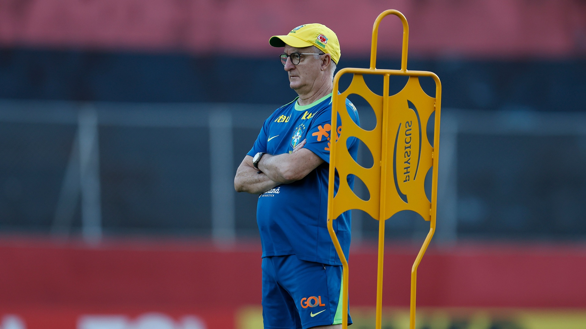 Dorival Júnior analisa observações no exterior e projeta convocação para as Eliminatórias