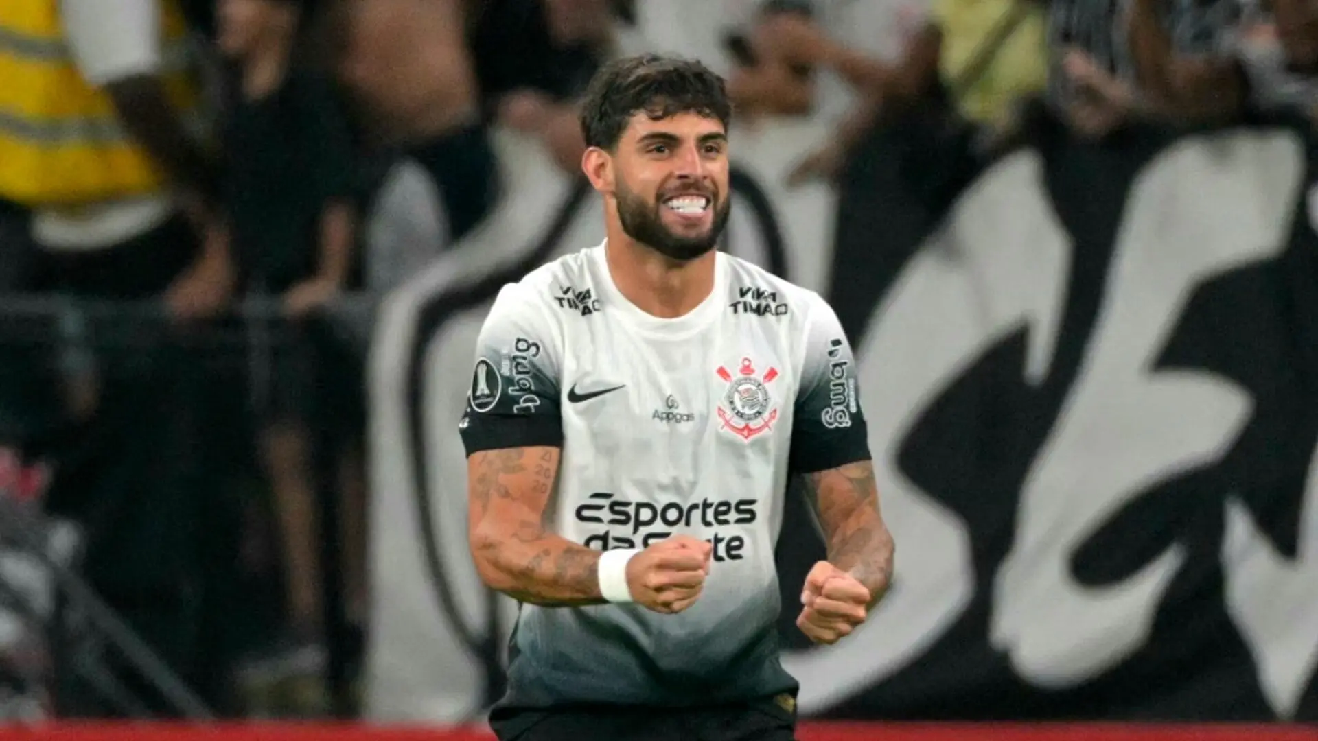 Em jogo de cinco gols, Corinthians vence e avança à terceira fase