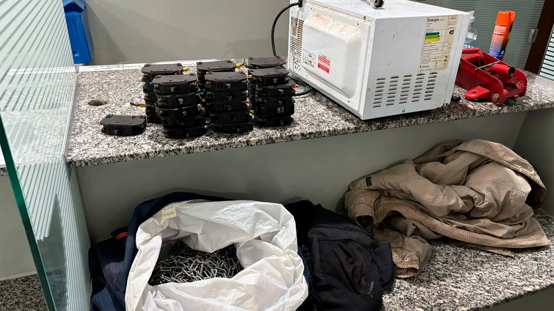 GCM apreende objetos ilícitos com homens no Centro de Limeira