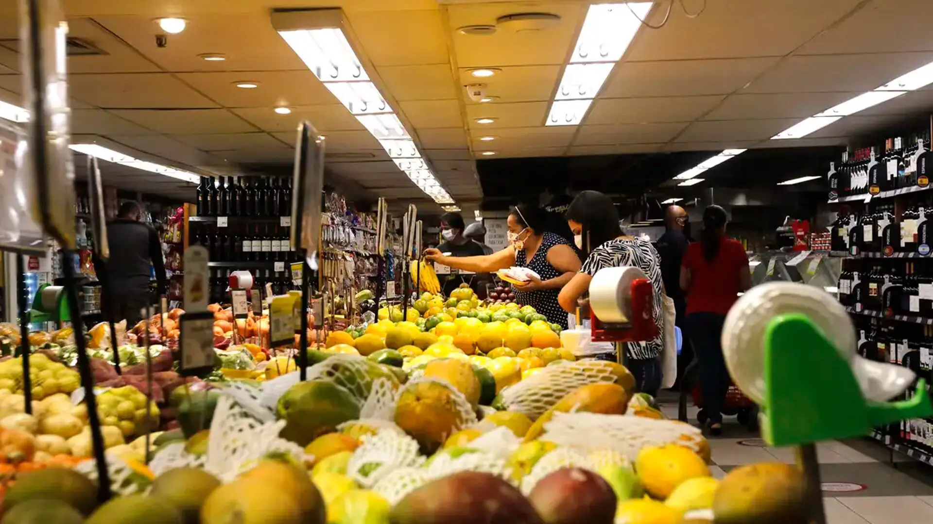 Haddad diz que queda do dólar e safra devem conter preço dos alimentos