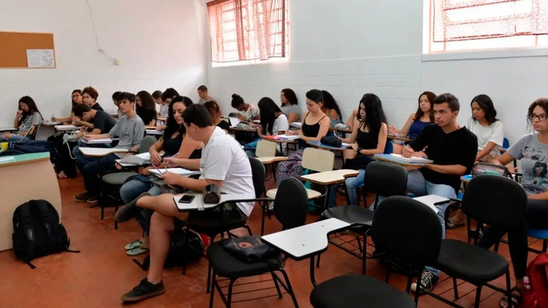Inscrição para Cursinho Pré-Vestibular Colmeia termina nesta sexta