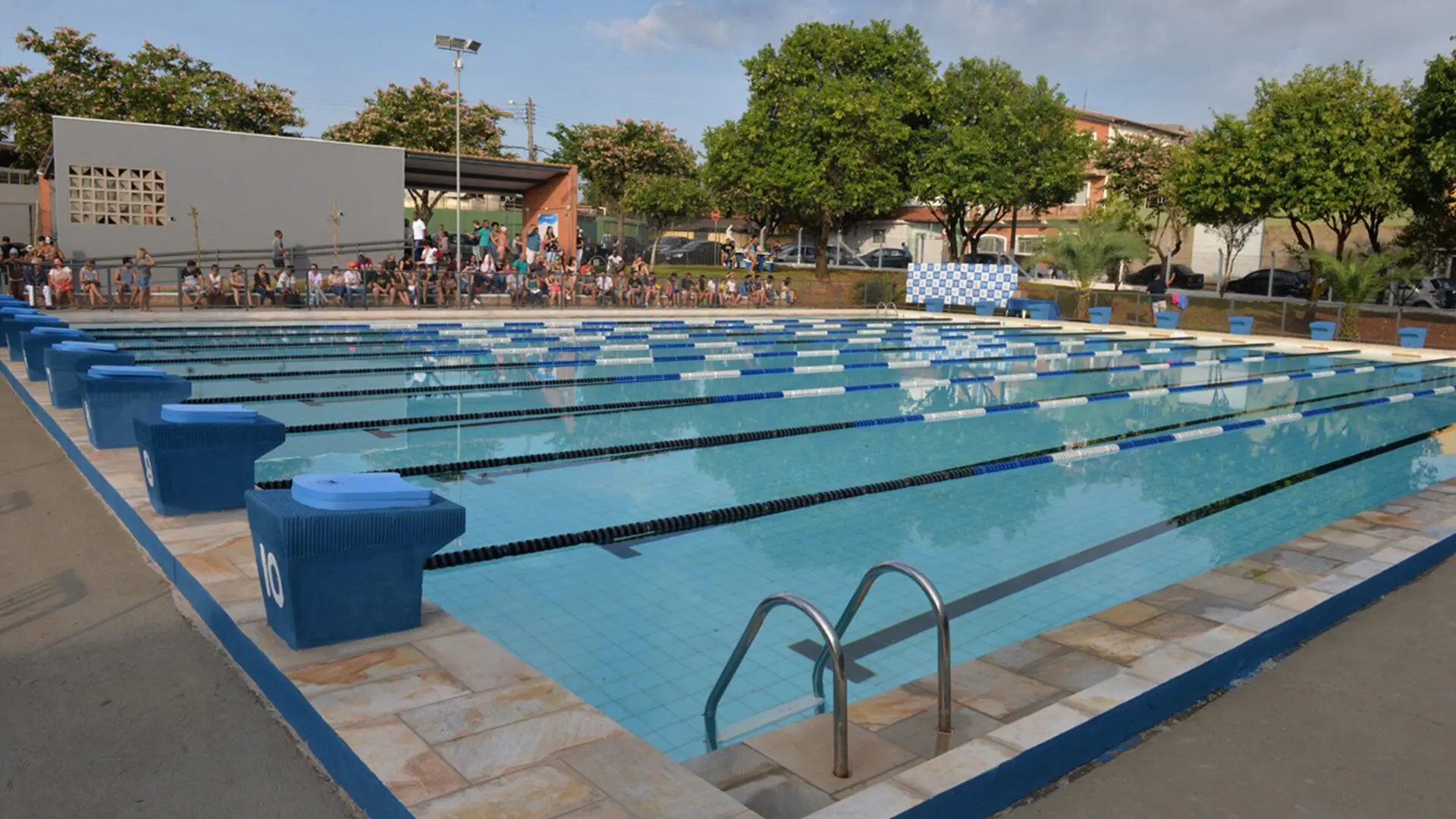 Inscrições para aulas de natação infantil começam na segunda-feira em Limeira