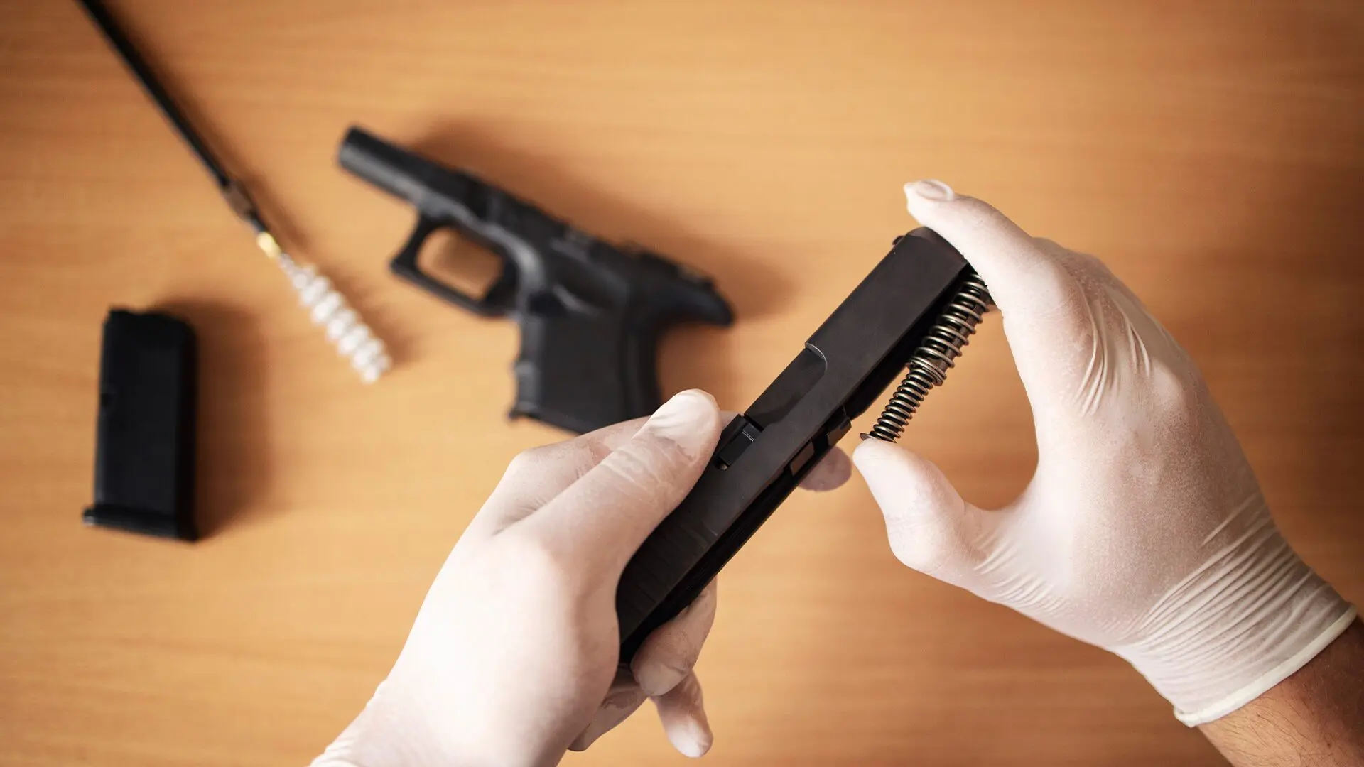 Legista é atingido com tiro ao limpar arma em Limeira