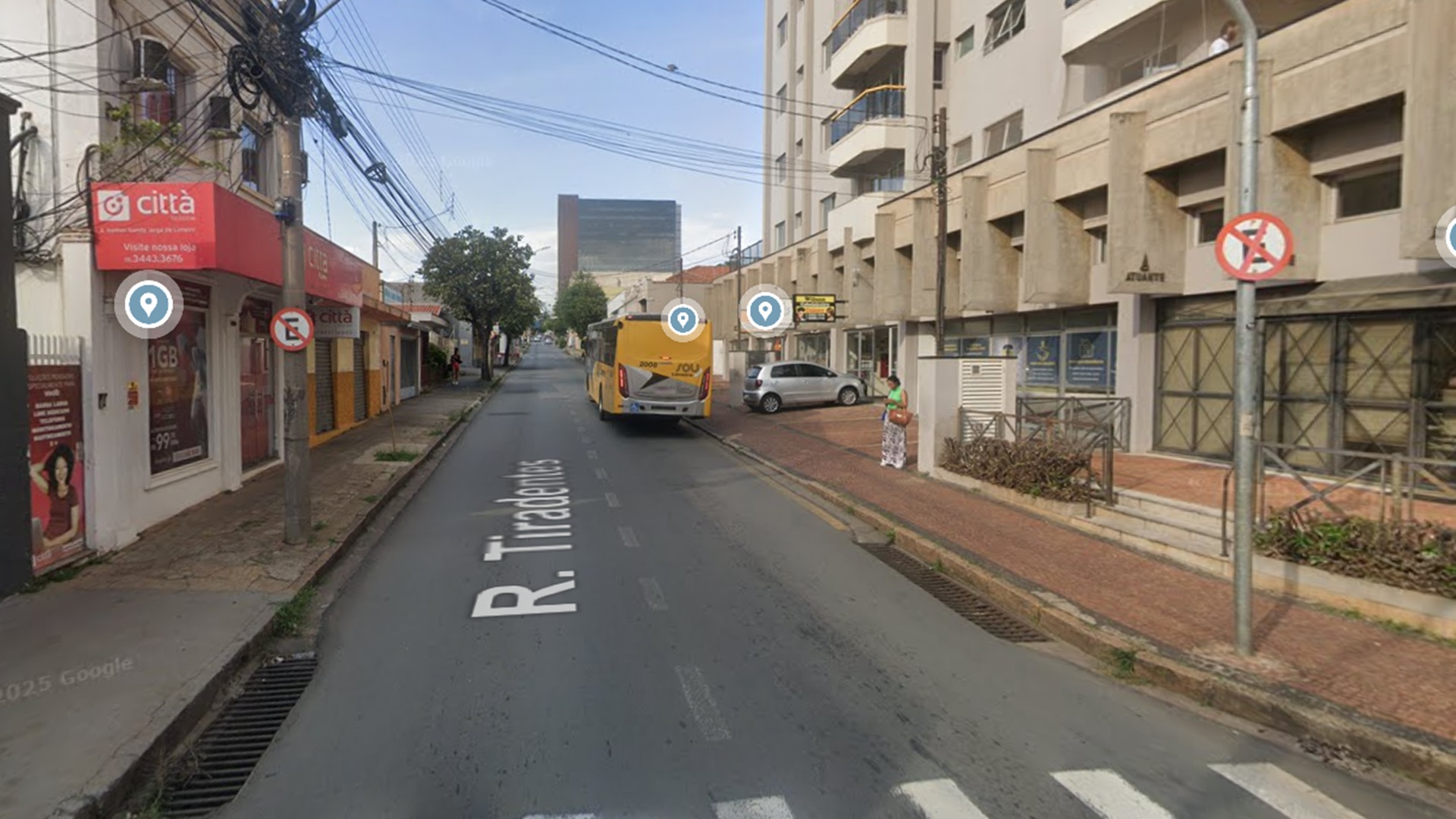 Manutenção na rede de esgoto interdita Rua Tiradentes neste domingo