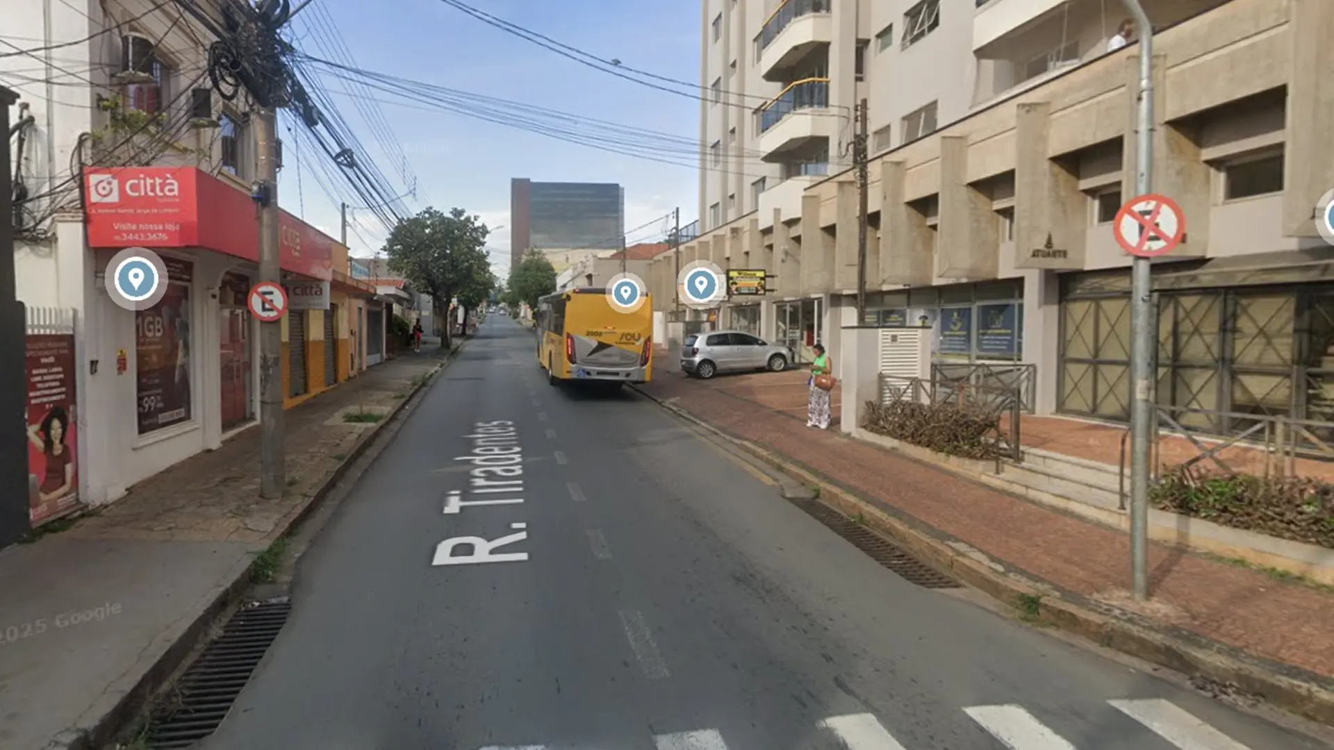 Manutenção na rede de esgoto interdita Rua Tiradentes neste domingo